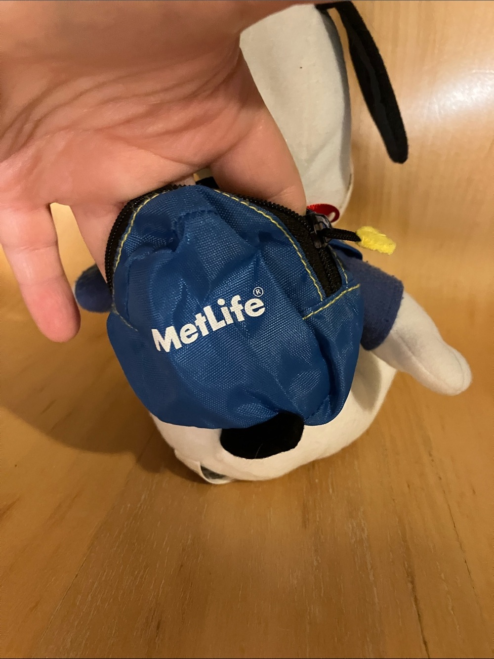 MetLife Promotional Beagle Scout Snoopy Plush with Working Backpack - Picture 7 of 10